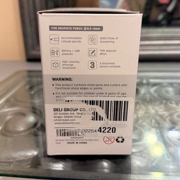 Deli Black Electric Pencil Sharpener - Picture 3 of 5